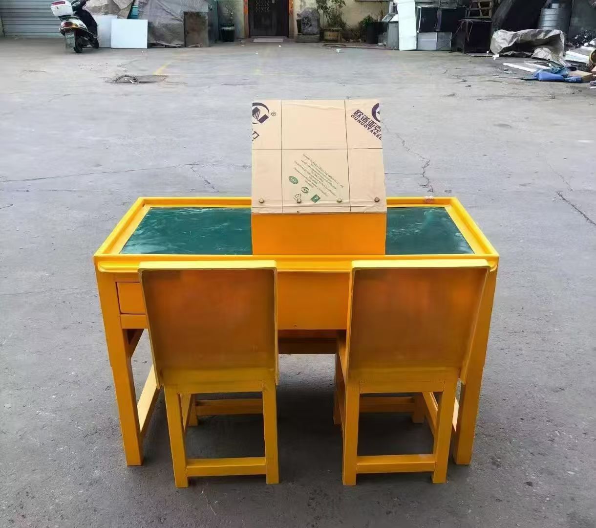 突泉防静电导通桌井下煤矿火工品发放桌：危险品流转的安全守护者